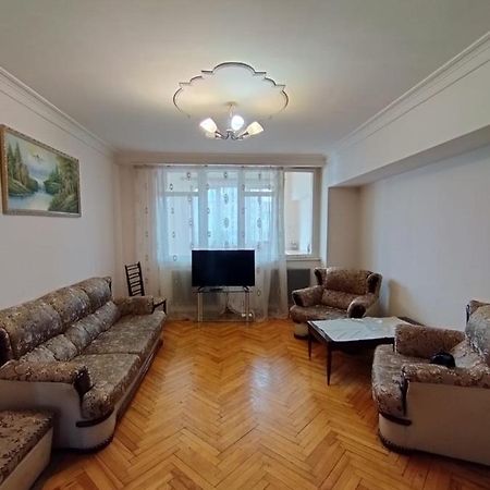 Apartmán Large Apt Near Republic Square Jerevan Exteriér fotografie