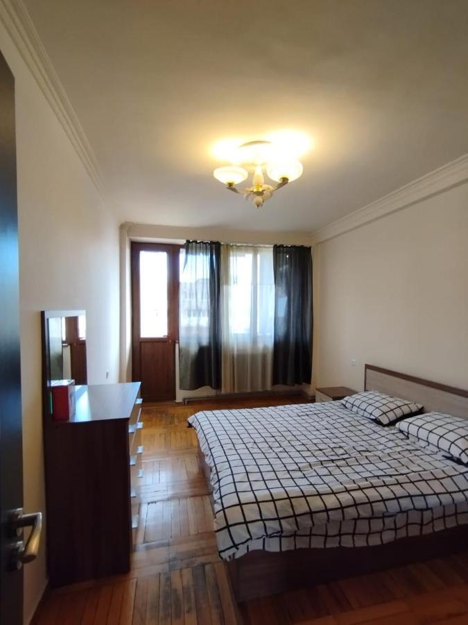 Apartmán Large Apt Near Republic Square Jerevan Exteriér fotografie